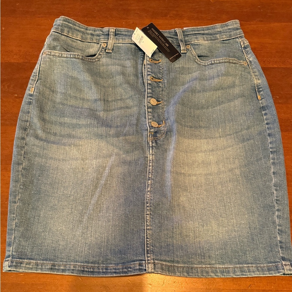 Banana Republic brand new Jean/Denim Button-Front Skirt. Size 12.